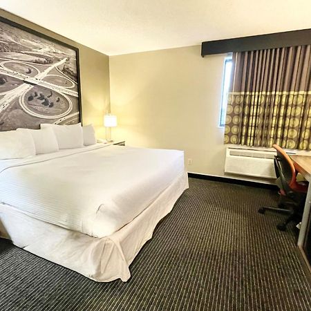 فندق Super 8 By Wyndham St Charles Saint Charles المظهر الخارجي الصورة