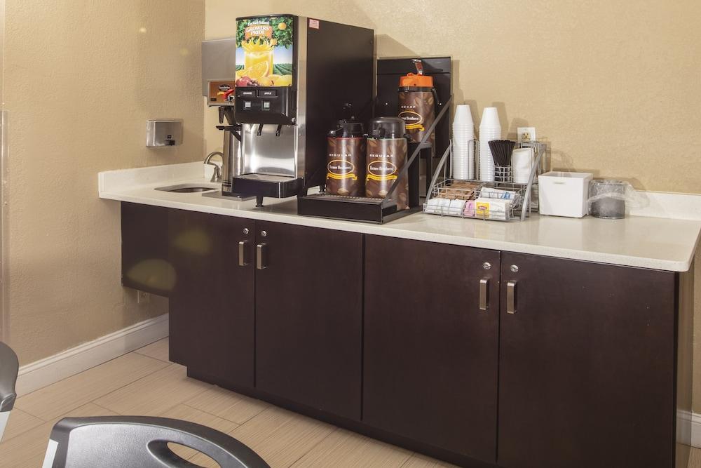 فندق Super 8 By Wyndham St Charles Saint Charles المظهر الخارجي الصورة
