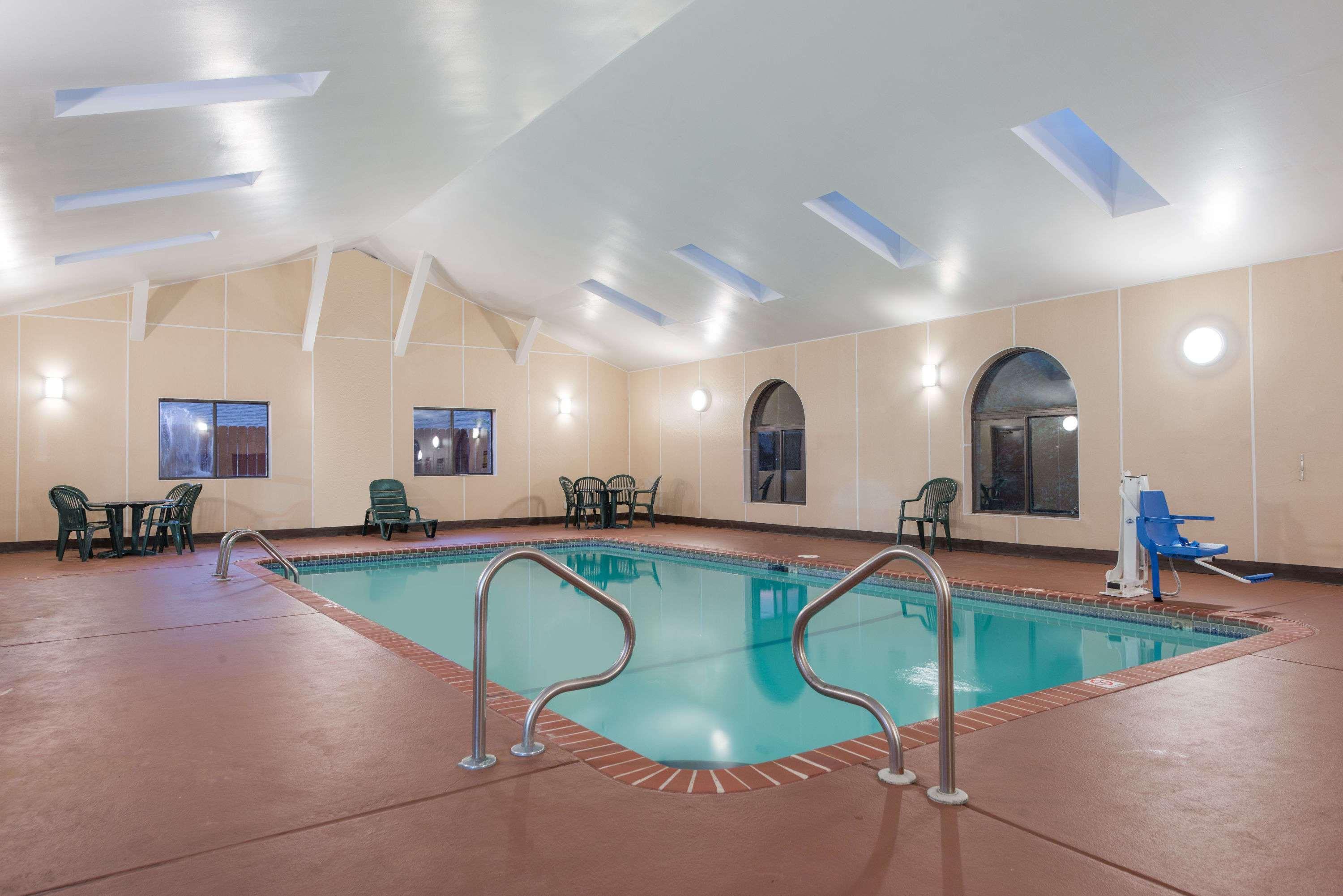 فندق Super 8 By Wyndham St Charles Saint Charles المظهر الخارجي الصورة
