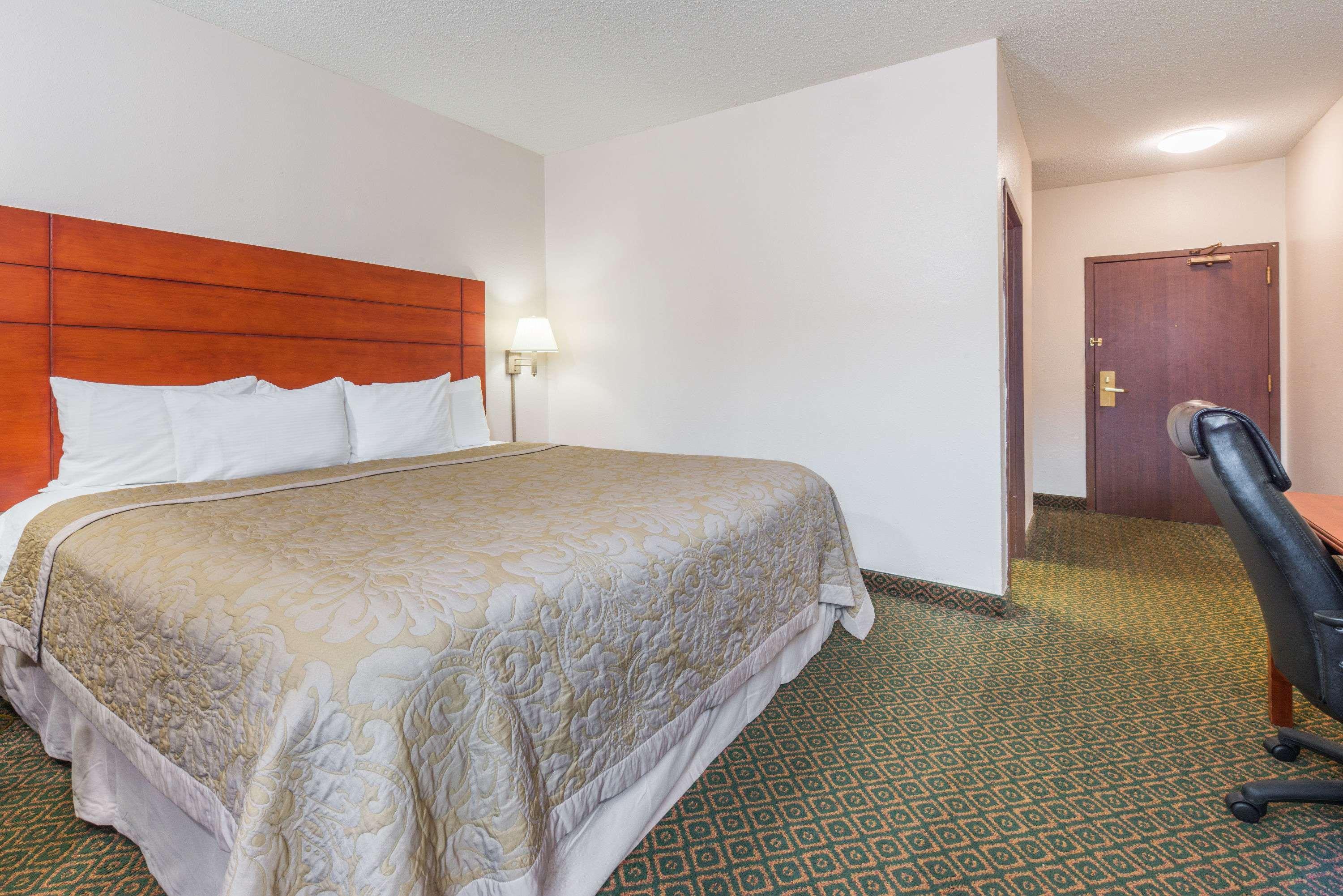 فندق Super 8 By Wyndham St Charles Saint Charles المظهر الخارجي الصورة