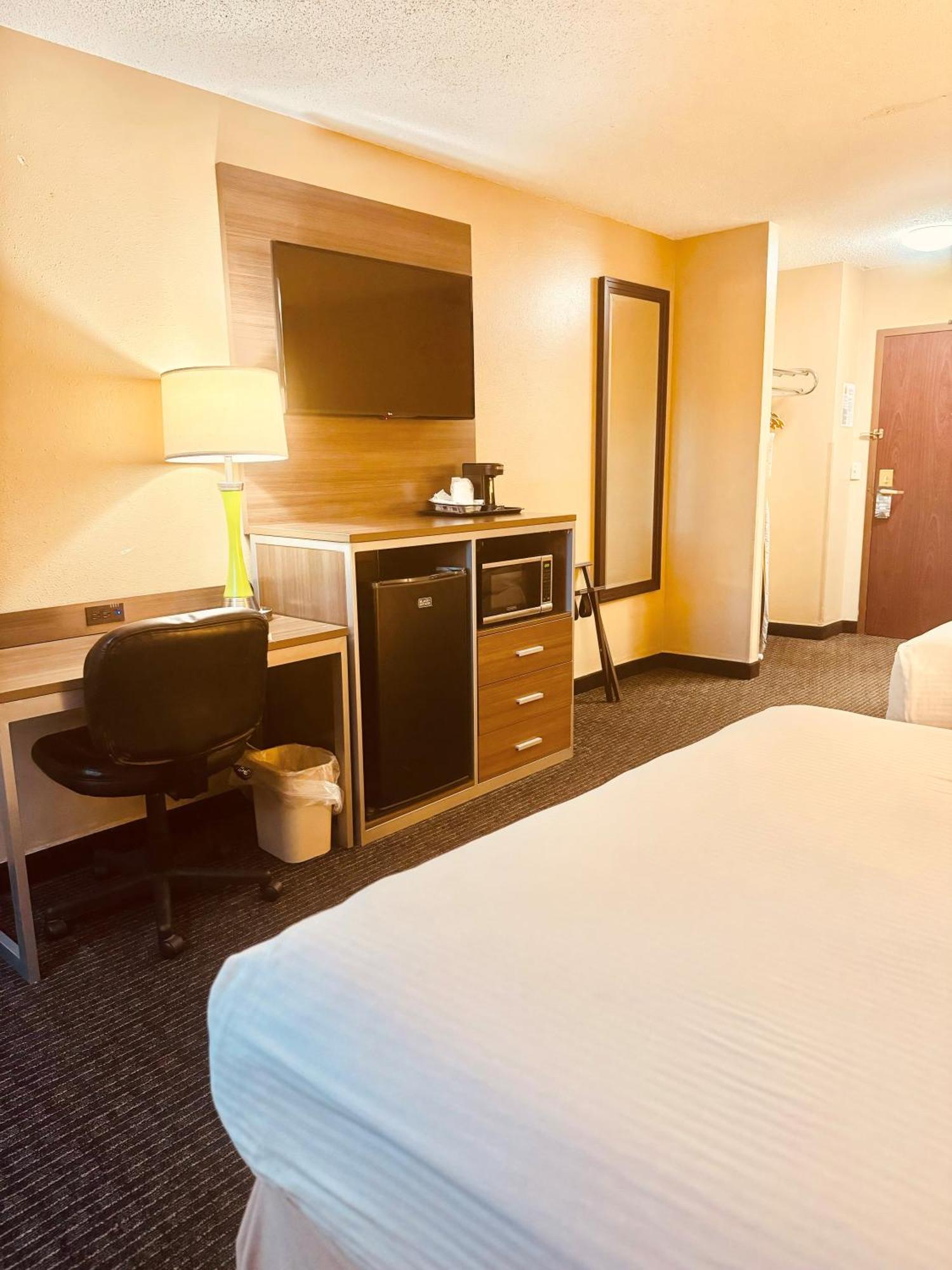 فندق Super 8 By Wyndham St Charles Saint Charles المظهر الخارجي الصورة
