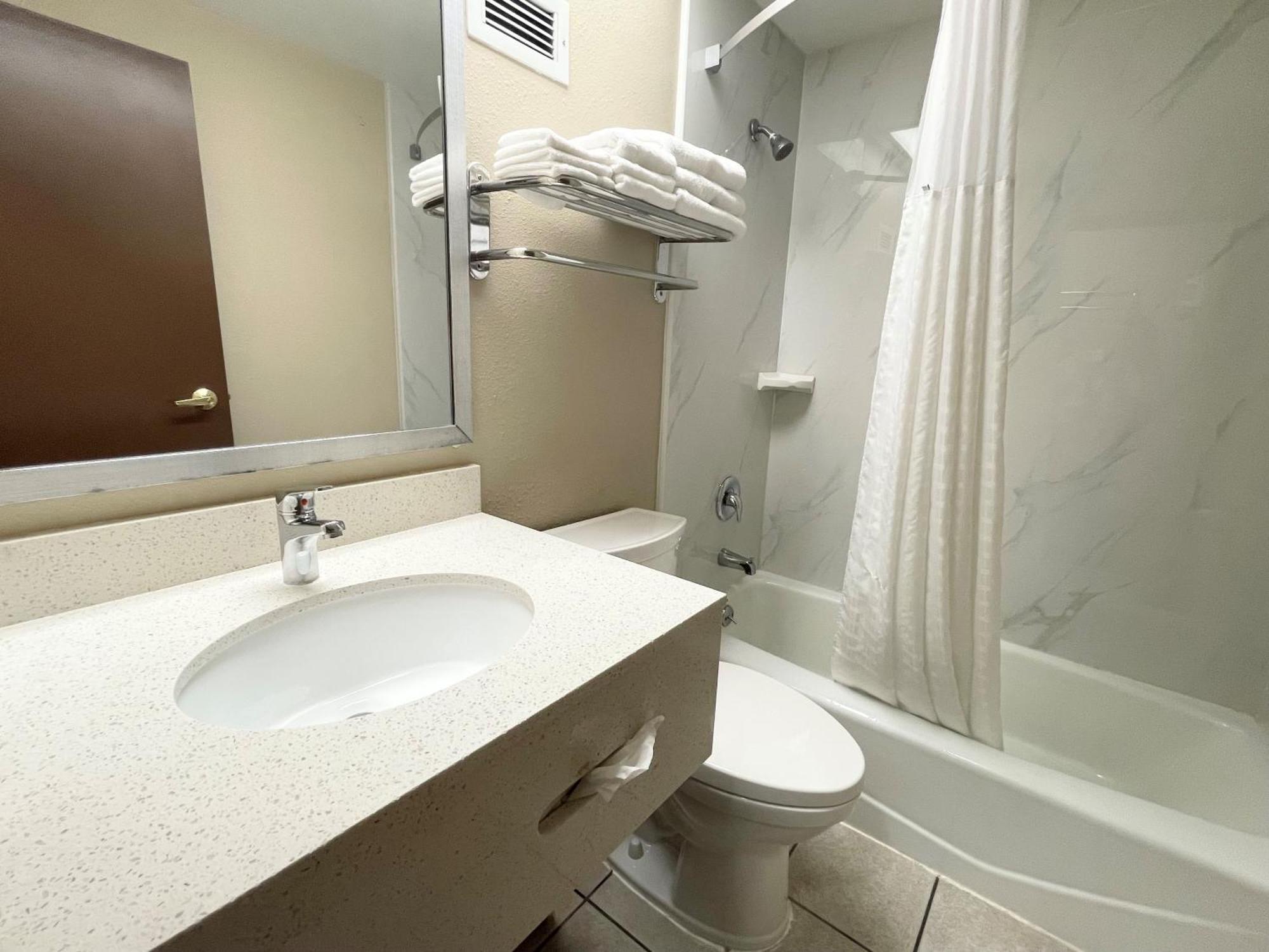 فندق Super 8 By Wyndham St Charles Saint Charles المظهر الخارجي الصورة