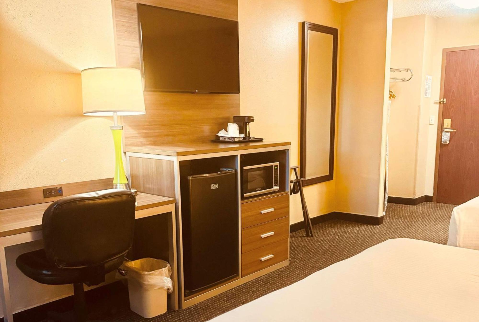 فندق Super 8 By Wyndham St Charles Saint Charles المظهر الخارجي الصورة